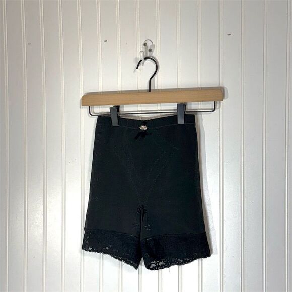Vintage Olga Lace Trim Control Shorts Black Shapewear Style 541 Size Small - Picture 1 of 7